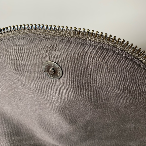 Quilted sling bag with chrome chain - Picture 4 of 6